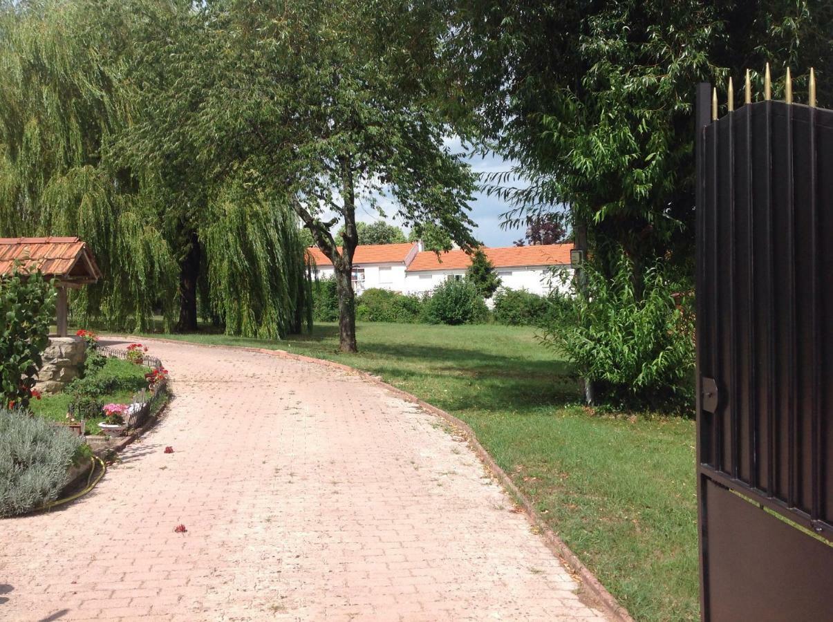 Bienvenue Chez Zina Hotel Vesoul Esterno foto